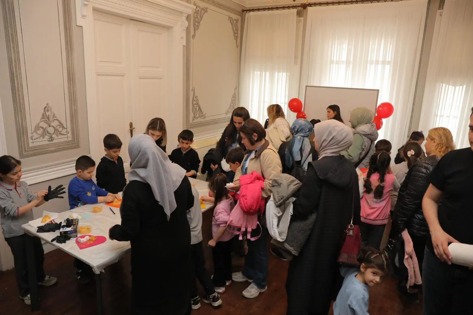 EDİRNE BELEDİYESİ 23 NİSAN ŞENLİĞİ RENKLİ GÖRÜNTÜLERE SAHNE OLDU galeri görseli